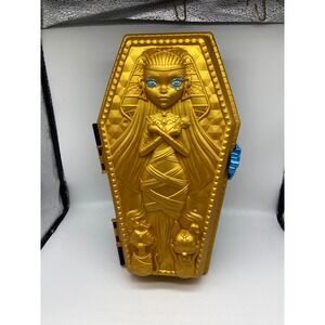 Mattel Monster High Cleo De Nile Coffin Case Gold Black HJH64 Skulltimate Secret